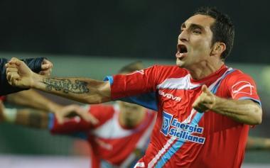 La gioia di Francesco Lodi dopo il gol segnato con la maglia del Catania negli ultimi minuti della sfida in casa della Juventus Nelloccasione lex azzurro firmo il definitivo 2-2 con una splendida punizione dal limite 