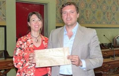<b>IL SACCHETTO ANTIVIOLENZA </b>mostrato dai presidenti Reana De Simone e Leonardo Marras 