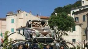 Una delle automobili protagoniste del raduno organizzato con il patrocinio del Comune di Marciana Marina