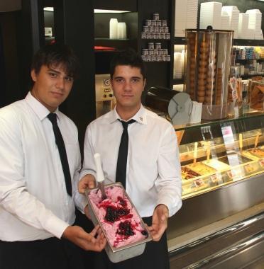 Il Bar Miraglia mette in mostra i suoi gelati   