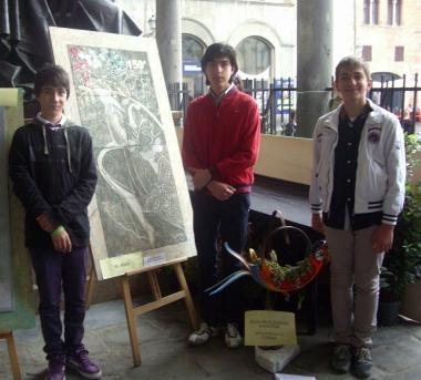 <b>STAGI PREMIATO.</b> Allievi e professori di alcune delle classi dello Stagi premiate per i lavori al concorso Artigianato e scuola 