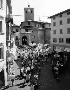 Negozi nel centro storico di Castelnuovo 