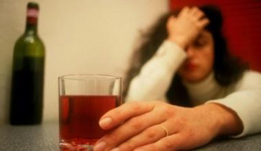 Alcol, cresce l'allarme. E sempre più donne si rivolgono al Sert