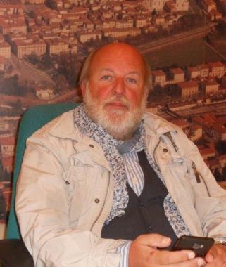 Lassessore Marco Chiari e un particolare del progetto nuovo stadio     