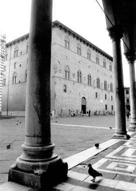 Il palazzo del tribunale in piazza del Duomo 