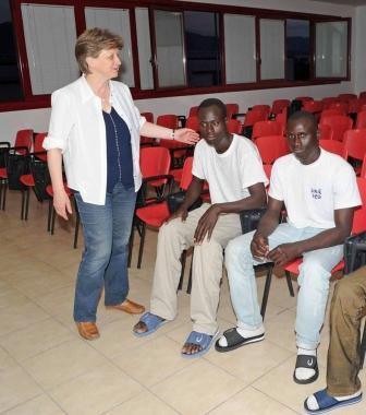 Il sindaco Gori accoglie i tre giovani africani  