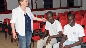 Il sindaco Gori accoglie i tre giovani africani