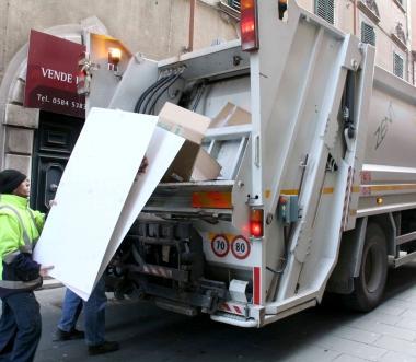 <b>RIFIUTI.</b> Un mezzo Ersu 