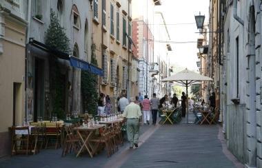 <strong>RISTORANTI.</strong> Tavolini all’aperto in centro