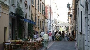 <strong>RISTORANTI.</strong> Tavolini all’aperto in centro
