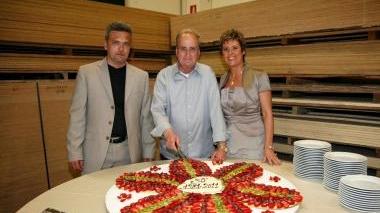 <b>FESTA.</b> Una torta per la Versilia Legnami