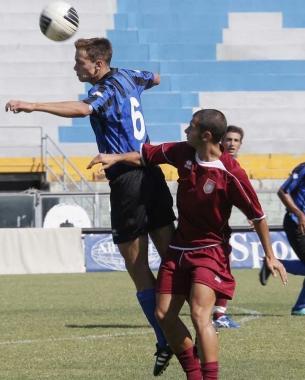 <b>AZZURRO. </b>Il difensore Nicola Bizzotto in azione con la maglia del Pisa 