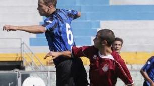 <b>AZZURRO. </b>Il difensore Nicola Bizzotto in azione con la maglia del Pisa