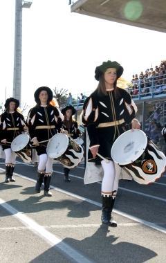 <strong>NEL MIRINO.</strong> I tamburini in sfilata