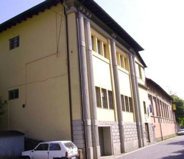 A sinistra la caserma carabinieri di Pracchia A destra la caserma Marini