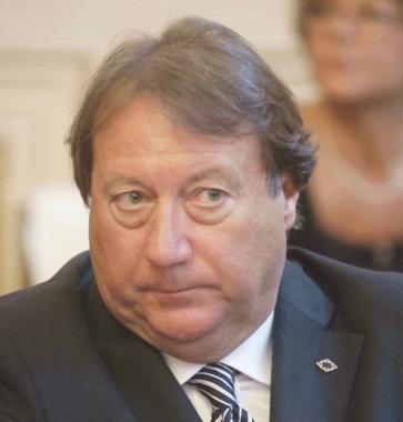 Da sinistra Valter Nebbiai, Fabio Del Nista, Marco Cannito e Claudio Ritorni, il grande assente della commissione di ieri In basso l’ingresso della sede dell’Asa in via del Gazometro