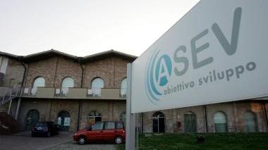 Via ai corsi che aiutano i giovani e le donne a trovare un lavoro