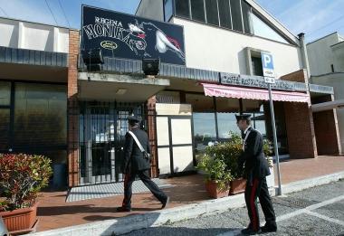 I carabinieri davanti al Regina Monika  