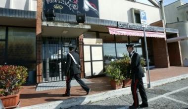 Falsi permessi alle ballerine: dieci a processo