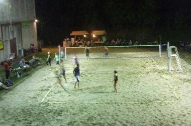 Con le belle giornate va forte il beach volley