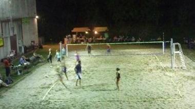 Con le belle giornate va forte il beach volley
