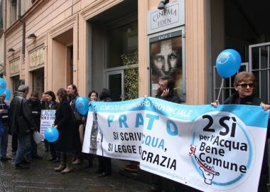 Una manifestazione per il sì