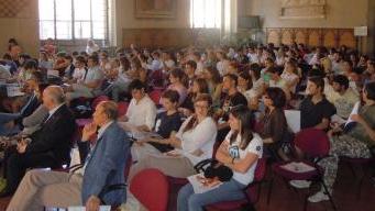 La Sala maggiore gremita dai volontari
