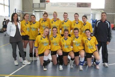 La squadra di volley femminile dellistituto Lorenzini 
