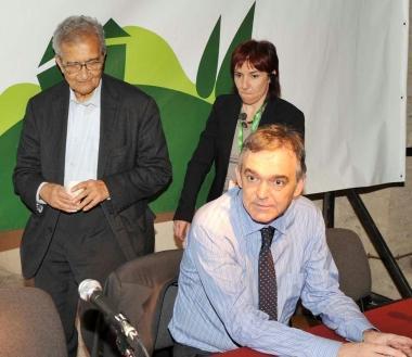 Il presidente Enrico Rossi a Quanto Basta; alle sue spalle Amartya Sen     