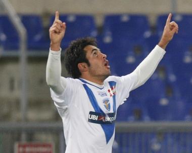 <b>Tre uomini al centro del mercato dellEmpoli </b>A sinistra il brasiliano Eder mentre celebra il gol segnato alla Roma con la maglia del Brescia Qui sopra litalo-argentino Fernando Forestieri A destra il capitano azzurro Lorenzo Stovini dopo la rete realizzata nel match con lAlbinoleffe 