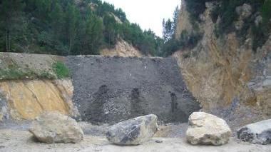 Cava sequestrata, cantieri edili fermi