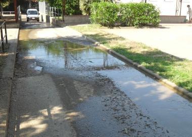La perdita d’acqua tra le scuole elementari e la materna