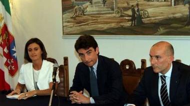 Accanto, da sinistra, Francesca Marcucci, Jacopo Morelli e Alessandro Colombini; a destra, l’ammiraglio Pierluigi Rosati