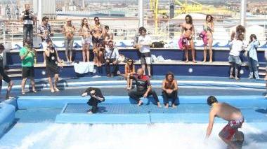 Surf con le star tv sulla nave da crociera