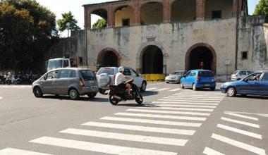 Le auto tornano a circolare da porta Santa Maria