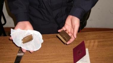 Trovato con la droga in casa: giovane arrestato a Larciano