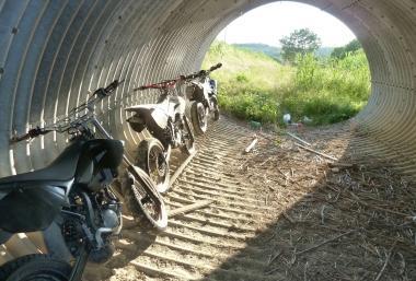 Trovati sotto un ponte tre motorini rubati