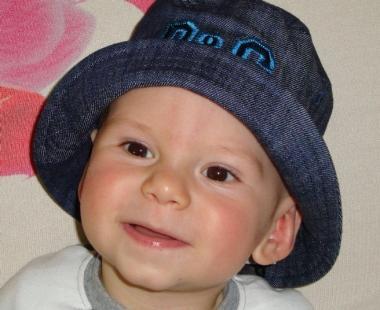 APPLAUSI PER ALESSIO Oggi il dolcissimo Alessio compie un anno. Gli fanno tantissimi auguri con ...