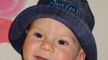 APPLAUSI PER ALESSIO Oggi il dolcissimo Alessio compie un anno. Gli fanno tantissimi auguri con ...