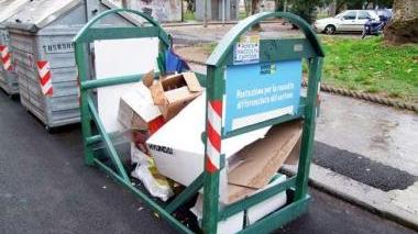 Postazione per la raccolta del cartone