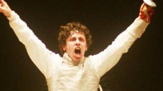 <b>L’URLO. </b> Tutta la gioia di Edo Luperi, 17 anni, dopo il titolo italiano vinto sul palco del teatro Goldoni Sotto il PalaLivorno nel corso delle gare eliminatorie