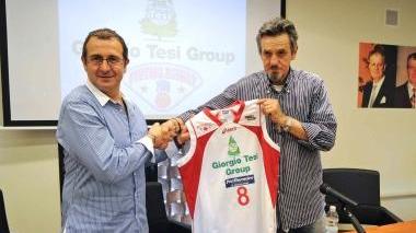 Nelle foto la presentazione del nuovo sponsor del Pistoia basket