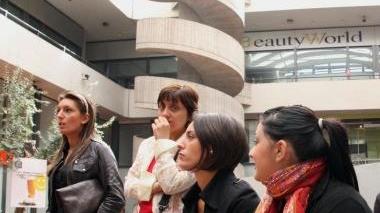Alcune ragazze che si erano iscritte ai corsi poi sfumati