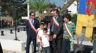 Il sindaco Ceccarelli l’anno scorso in Francia col sindaco di Asnières sur Oise