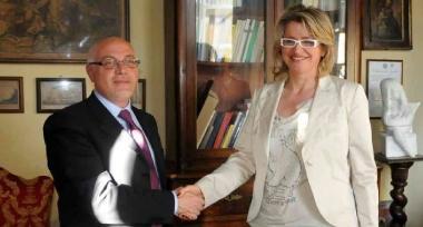 Sopra da sinistra il commissario prefettizio Massimo Romeo e il nuovo sindaco Lucia Baracchini a lato Gianluca Crocetti e qui a destra Cesarino Crocetti   