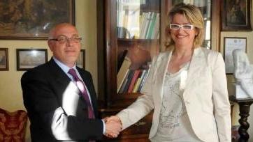 Sopra da sinistra il commissario prefettizio Massimo Romeo e il nuovo sindaco Lucia Baracchini a lato Gianluca Crocetti e qui a destra Cesarino Crocetti