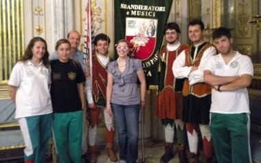 Gli sbandieratori di S. Anna ricevuti in Comune 