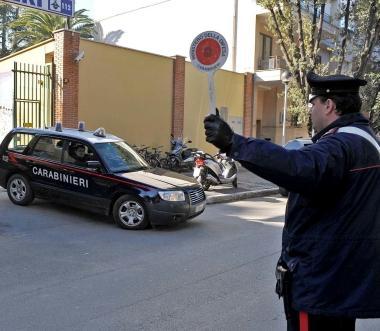 Pestata e rapinata in pieno giorno