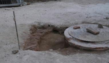 Appello per non far ricoprire d'asfalto un pozzo medievale