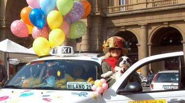 Caterina Bellandi e il suo taxi “Milano 25”